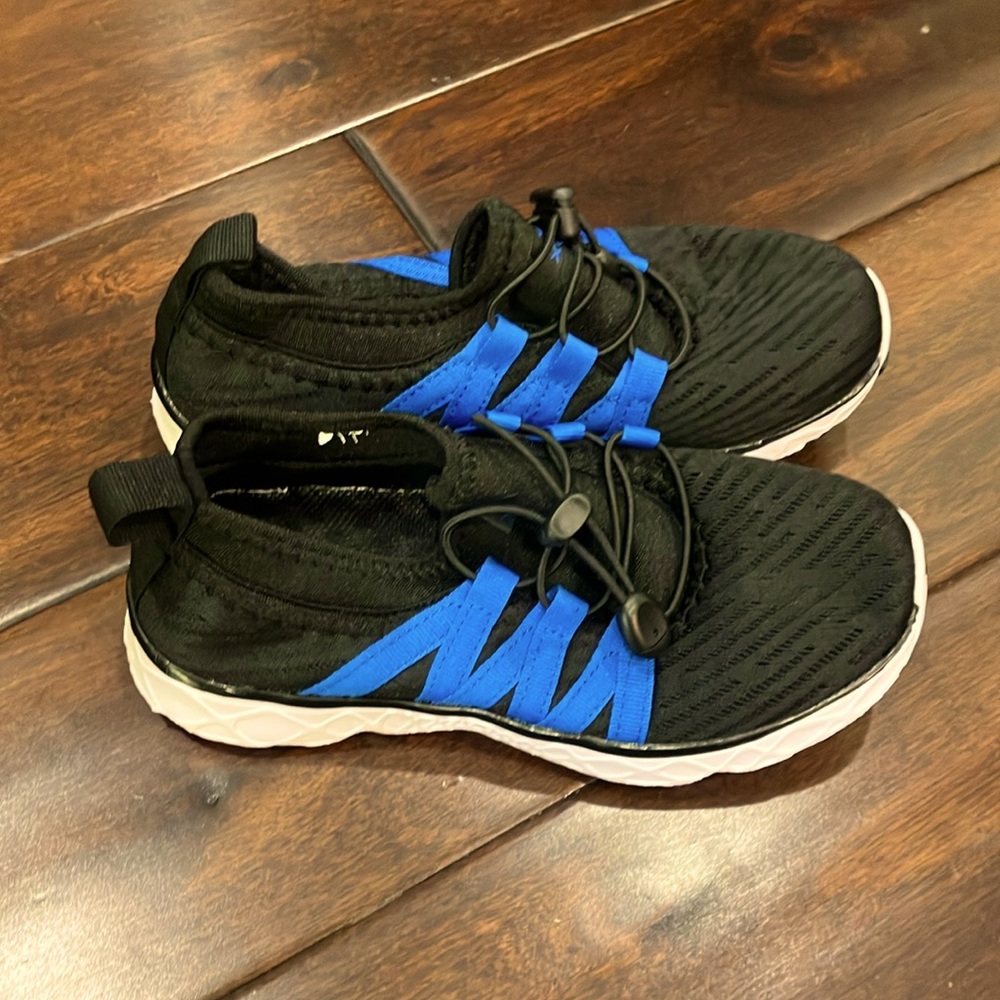 NWOT water shoes kids size 1
